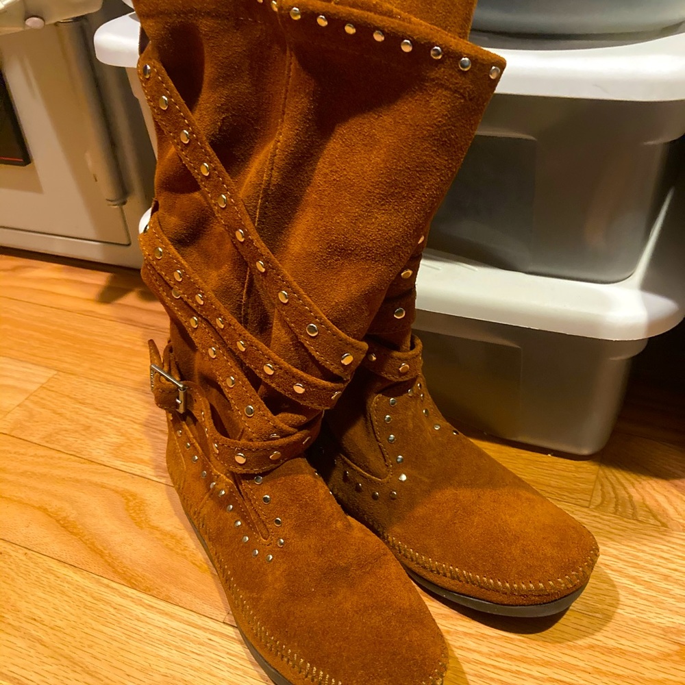 NWOT Minnetonka brown suede